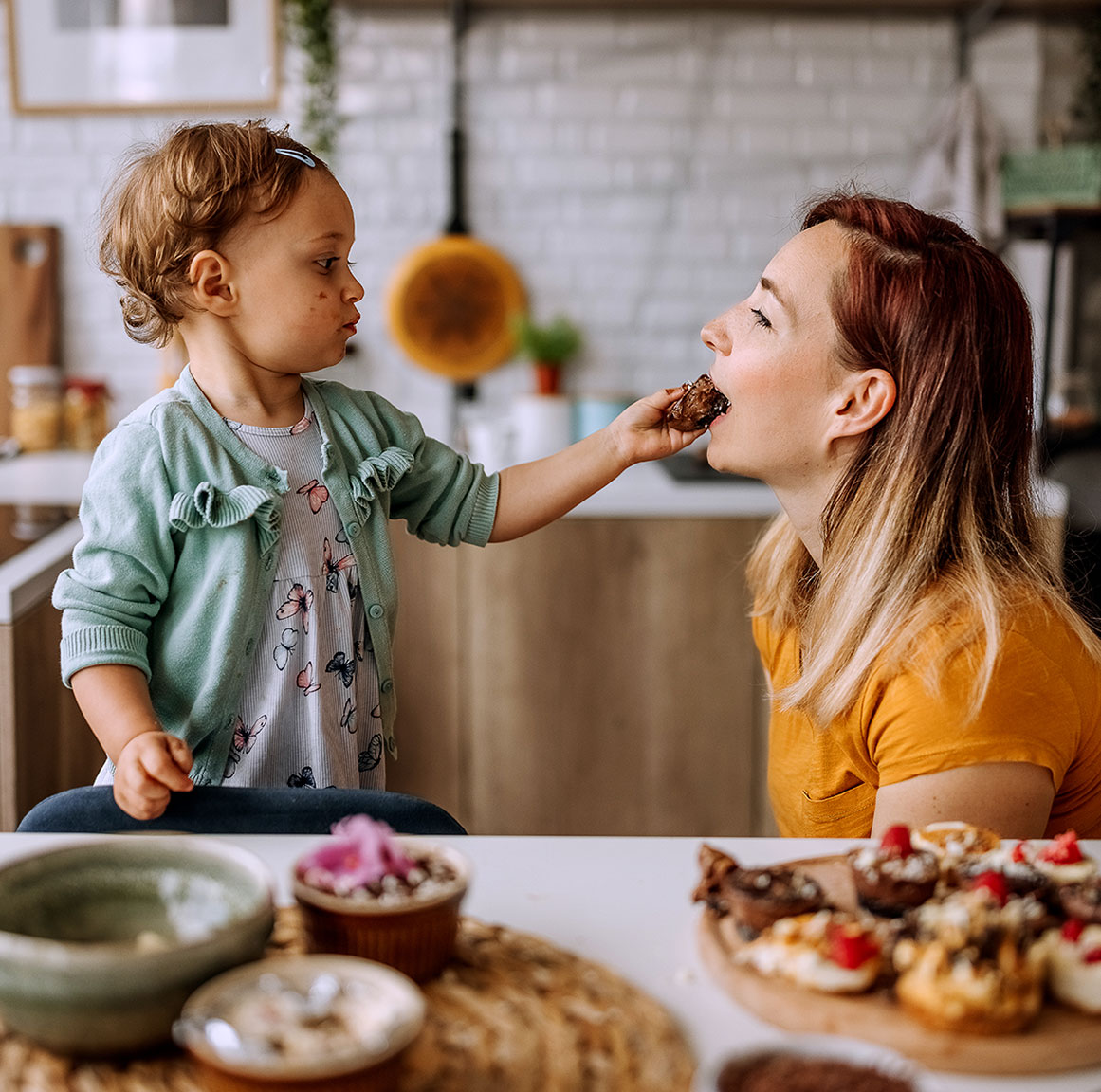 Girl_toddler_mom_junkfood_cupcakes