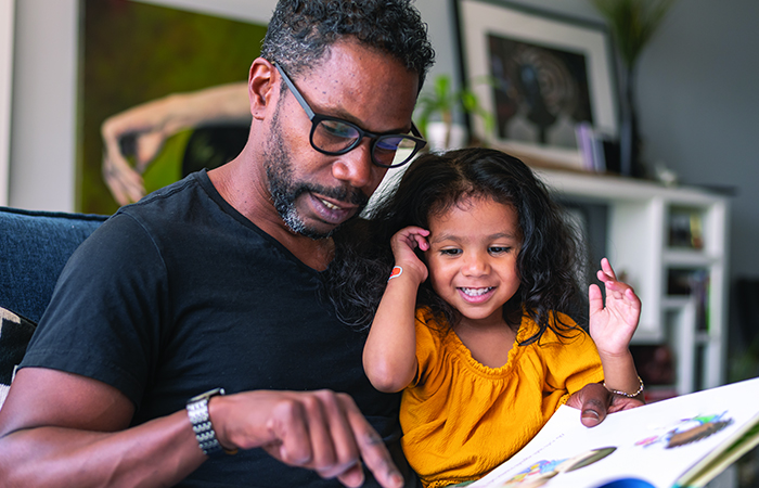 dad and daughter reading