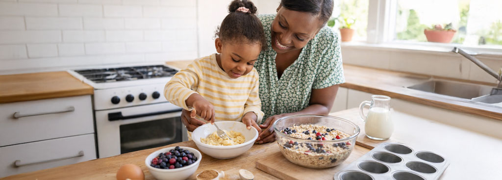 Banana Berry Oatmeal Cups