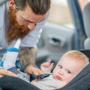 Dad_Baby_Carseat